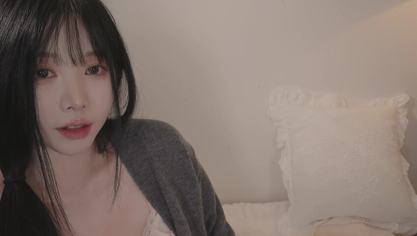 ASMR Yoon Ying - ASMR Roleplay with Reversed Dynamics A Night on a Business Trip