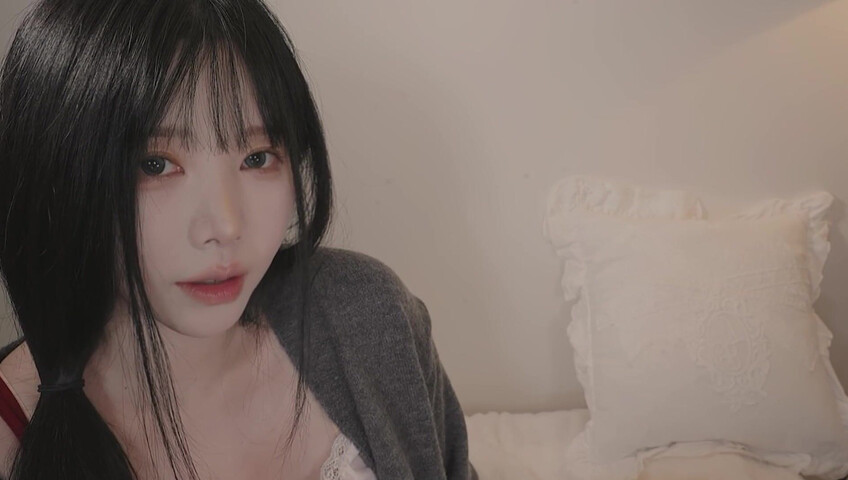 ASMR Yoon Ying - ASMR Roleplay with Reversed Dynamics A Night on a Business Trip