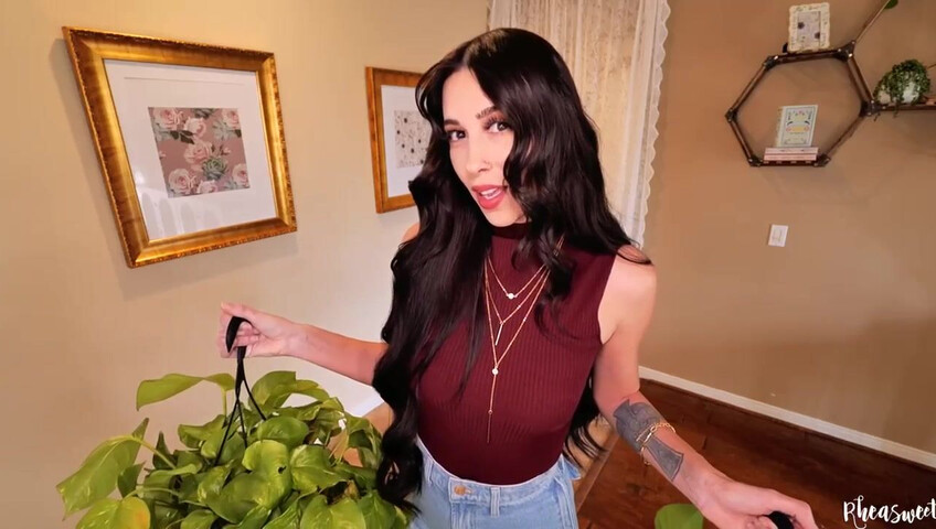 RheaSweet – StepMom Helps Out The Team