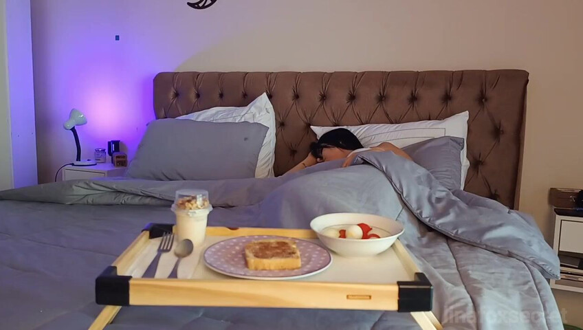 Loreena Fox – Breeding Breakfast in Bed with step-Mommy