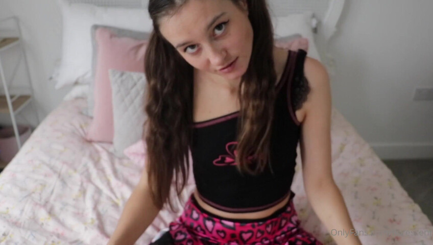 Florescent ASMR - 28 October 2023 - Drunkz College Girl Trick Or Treat