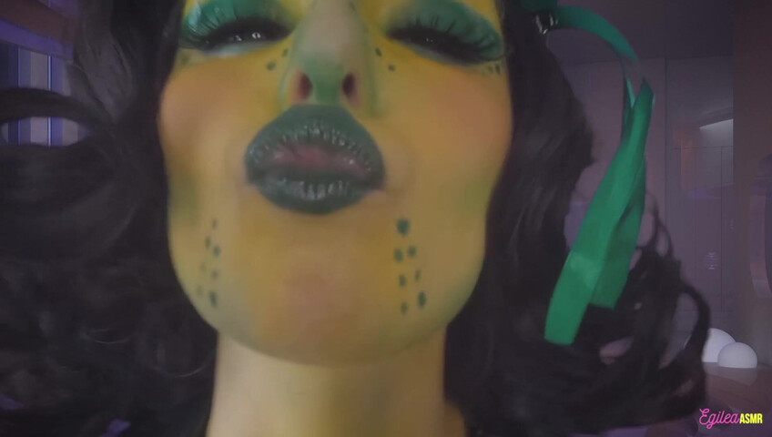 Egilea ASMR - Alien Waifu Kisses