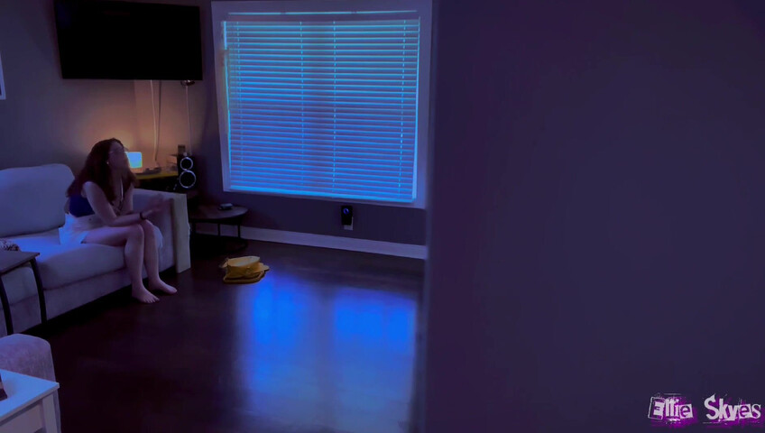 Ellie Skyes - Joi Top