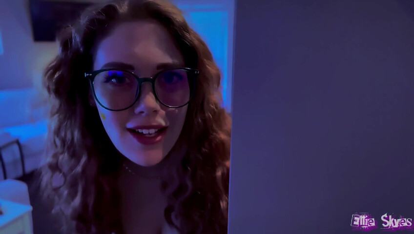 Ellie Skyes - Joi Top