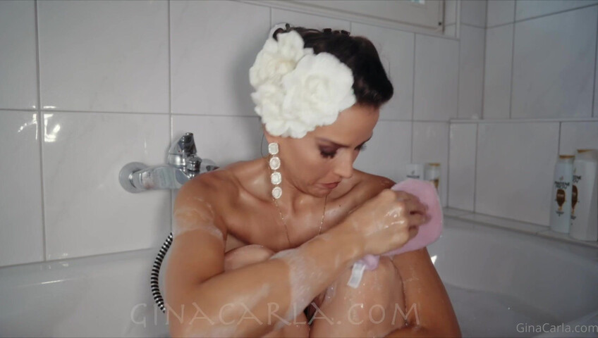 Gina Carla - 18 August 2021 - Exclusive Bath Time