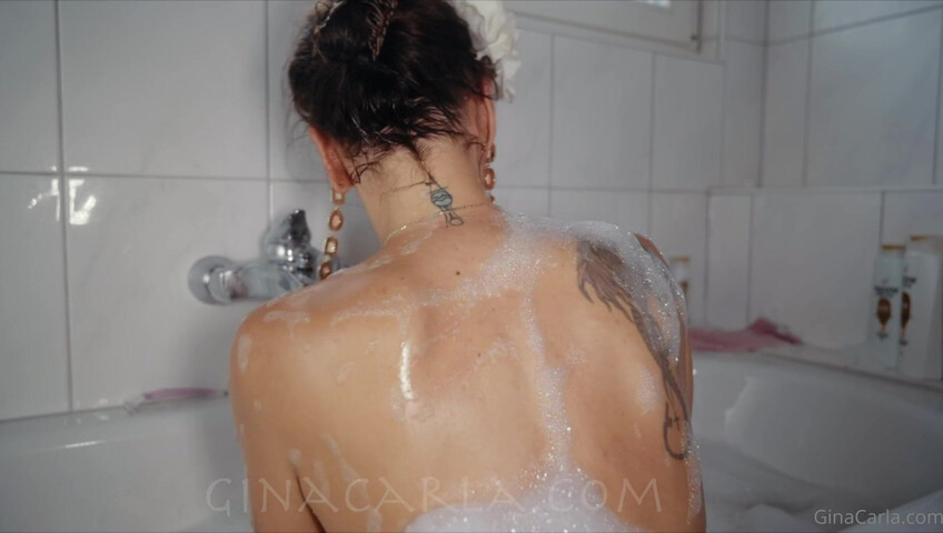 Gina Carla - 18 August 2021 - Exclusive Bath Time