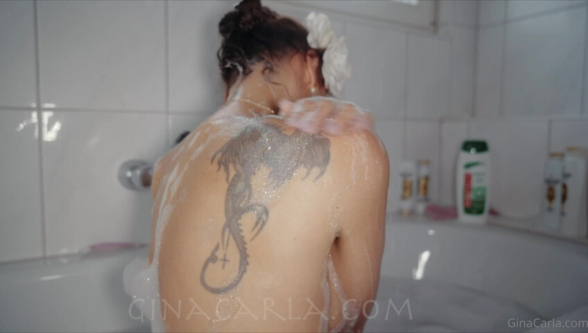 Gina Carla - 18 August 2021 - Exclusive Bath Time