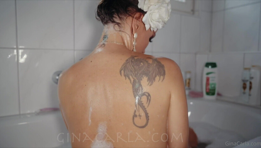 Gina Carla - 18 August 2021 - Exclusive Bath Time