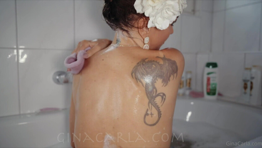 Gina Carla - 18 August 2021 - Exclusive Bath Time