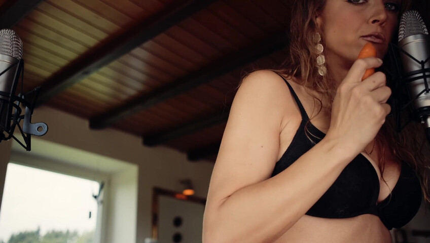 Gina Carla ASMR - Not Banana but Carrot! 28 July 2020