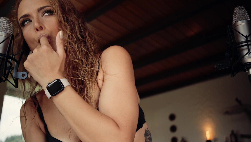 Gina Carla ASMR - Not Banana but Carrot! 28 July 2020