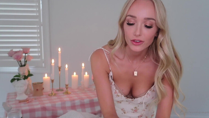 Gwen Gwiz - ASMR - Oil Massage and BJ