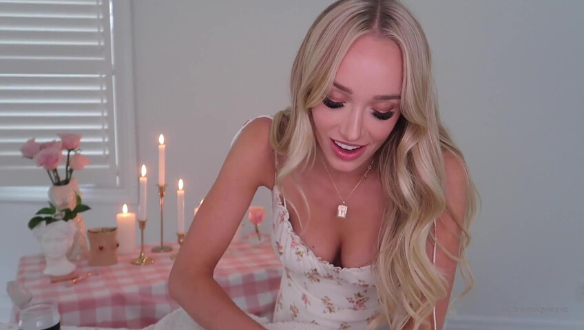 Gwen Gwiz - ASMR - Oil Massage and BJ