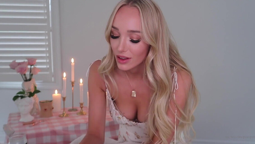 Gwen Gwiz - ASMR - Oil Massage and BJ
