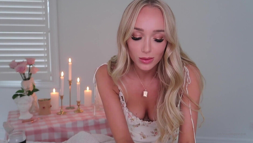 Gwen Gwiz - ASMR - Oil Massage and BJ