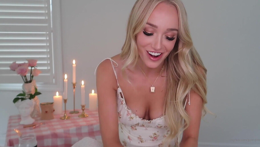 Gwen Gwiz - ASMR - Oil Massage and BJ