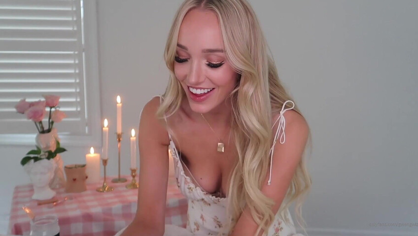 Gwen Gwiz - ASMR - Oil Massage and BJ