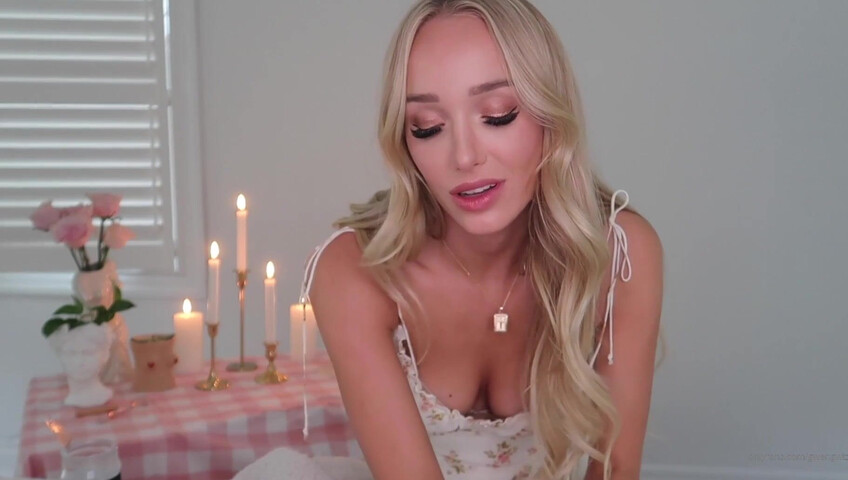 Gwen Gwiz - ASMR - Oil Massage and BJ