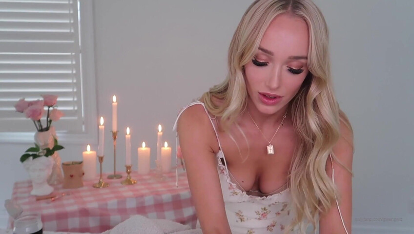Gwen Gwiz - ASMR - Oil Massage and BJ