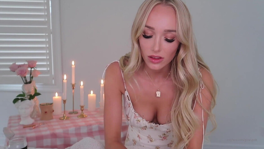 Gwen Gwiz - ASMR - Oil Massage and BJ