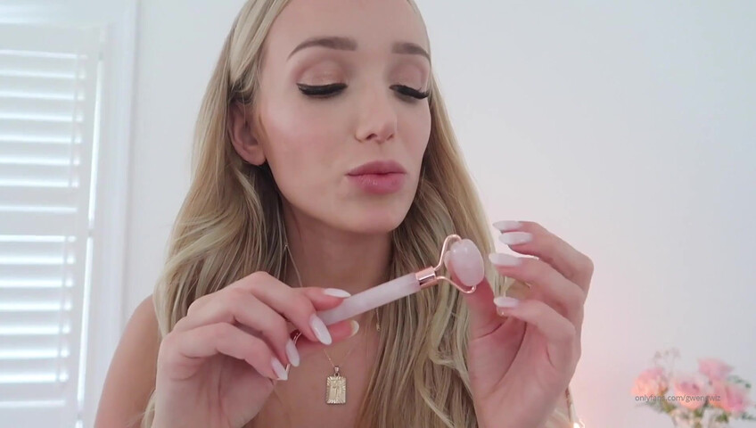 Gwen Gwiz - ASMR - Oil Massage and BJ