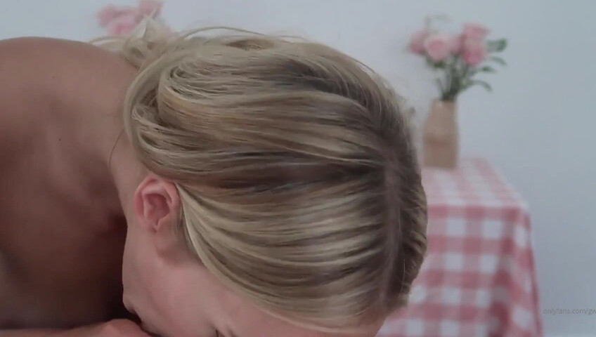 Gwen Gwiz - ASMR - Oil Massage and BJ