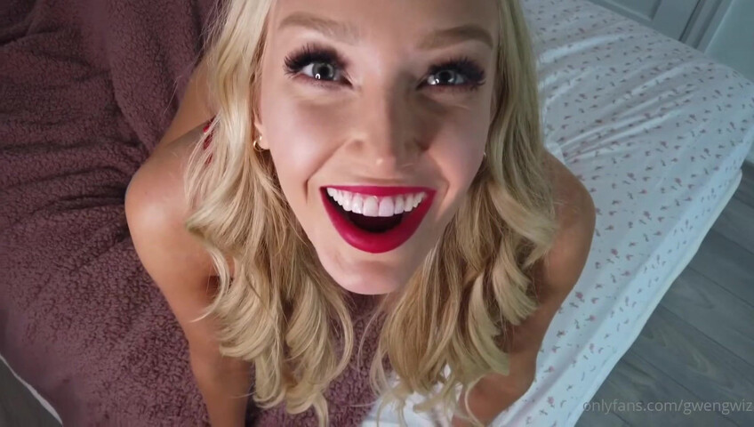 GwenGwiz - Xmas doll getting fucked