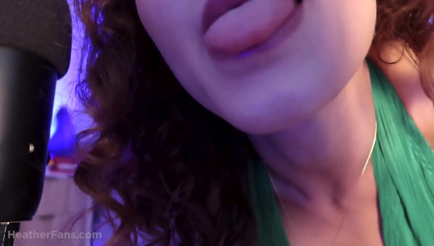 HeatheredEffect - Lens Lick ASMR - Green Halter