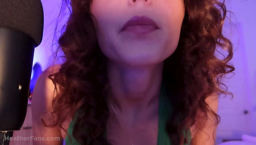 HeatheredEffect - Lens Lick ASMR - Green Halter