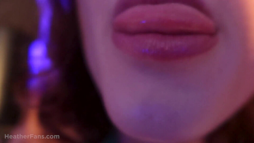 HeatheredEffect - Lens Lick ASMR - Green Halter