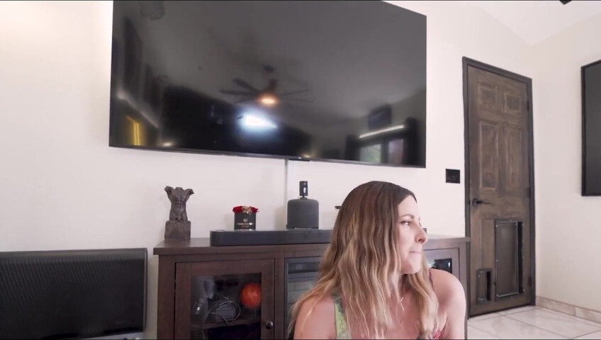 Helena Price - 29 November 2024 - Playing Truth or Dare with Mom