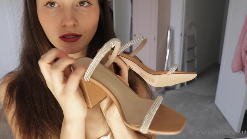 Florescent - Face-timing me as I Getting Ready In My Dressing Room Roleplay