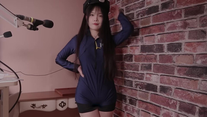 ASMR - Filming Outfit Lookbook & Behind-the-Scenes Chat