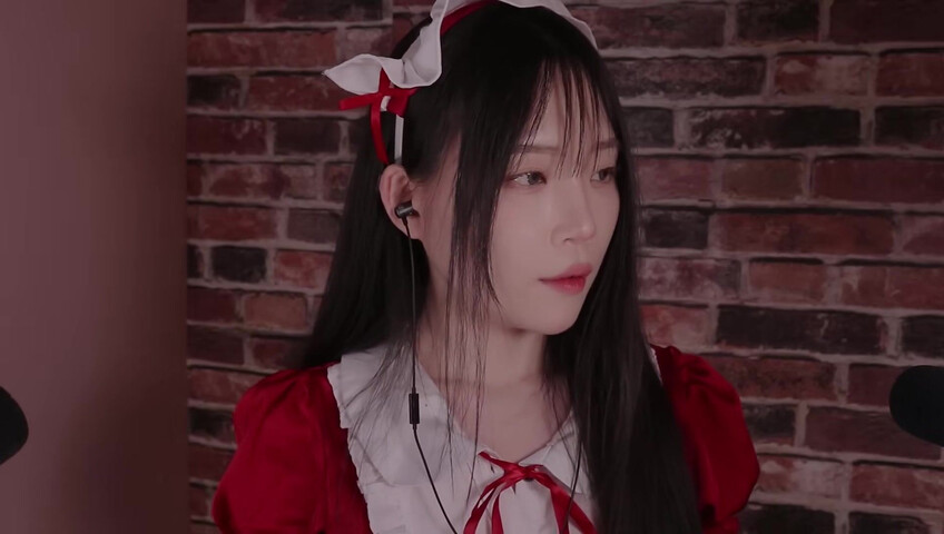 ASMR - Filming Outfit Lookbook & Behind-the-Scenes Chat