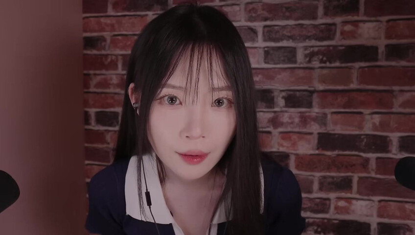 ASMR - Filming Outfit Lookbook & Behind-the-Scenes Chat