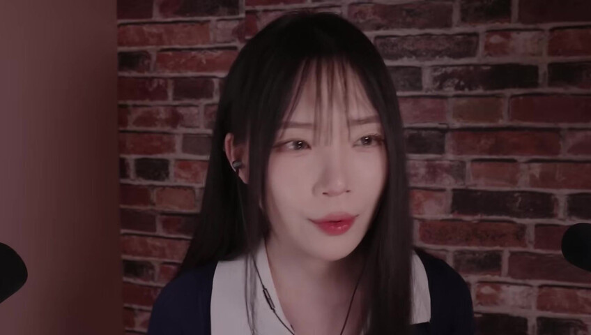 ASMR - Filming Outfit Lookbook & Behind-the-Scenes Chat