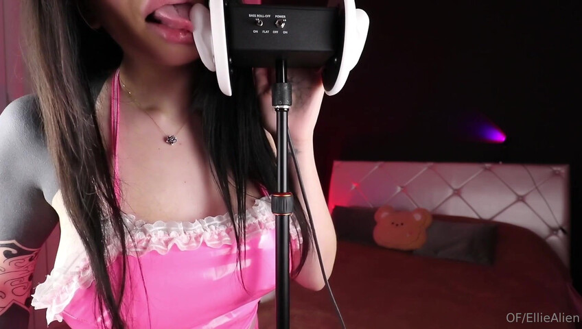 ASMR Ear Licking | Ellie Alien Asmr