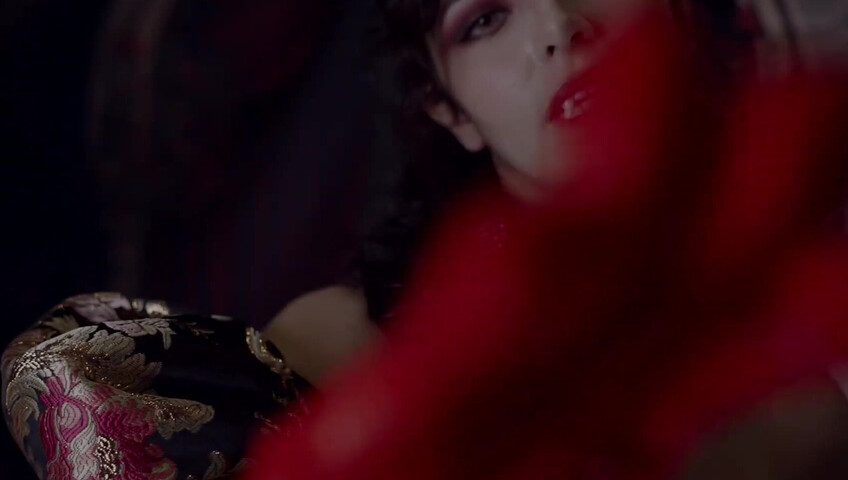 ASMR Glow - Sharon Dubois 2024-11-31 ASMR for members A Vampire Hypnotizes You