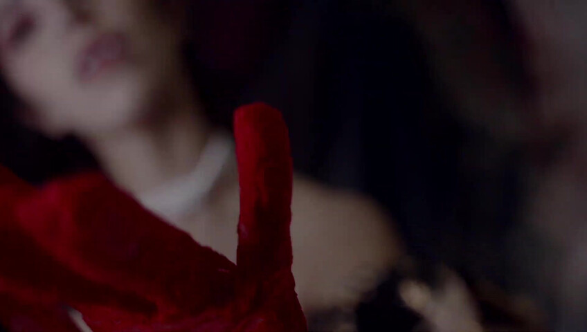 ASMR Glow - Sharon Dubois 2024-11-31 ASMR for members A Vampire Hypnotizes You