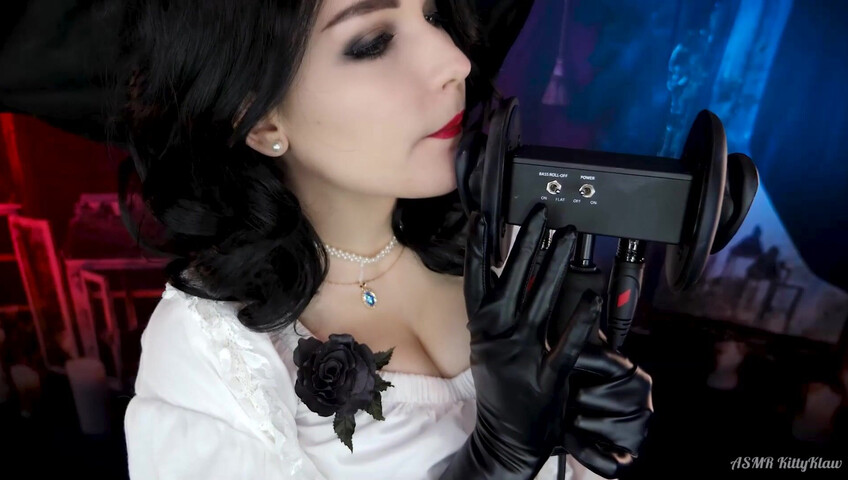 ASMR Kitty Klaw - Lady Dimitrescu Licking & Mouth sounds