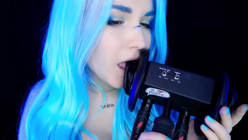 ASMR Kitty Klaw - Licking & Mouth sounds