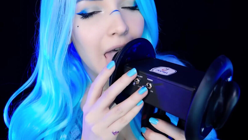ASMR Kitty Klaw - Licking & Mouth sounds