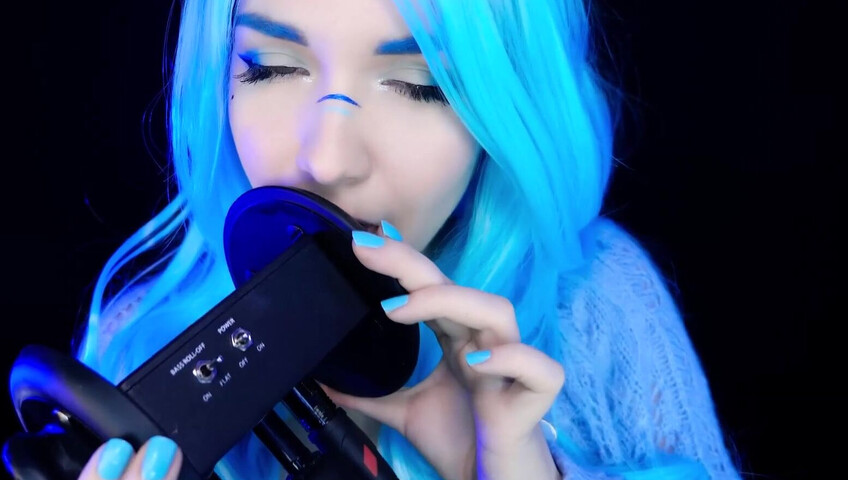 ASMR Kitty Klaw - Licking & Mouth sounds