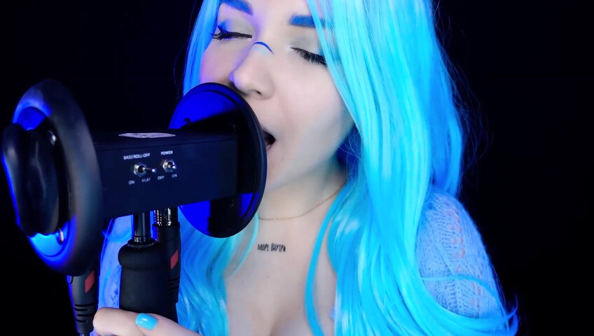 ASMR Kitty Klaw - Licking & Mouth sounds