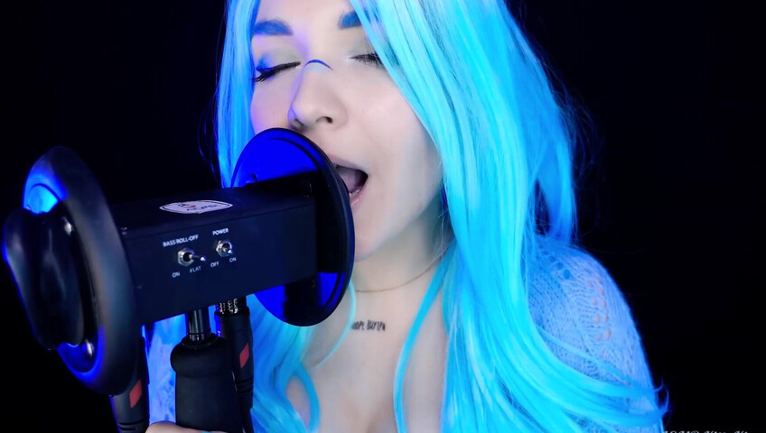 ASMR Kitty Klaw - Licking & Mouth sounds