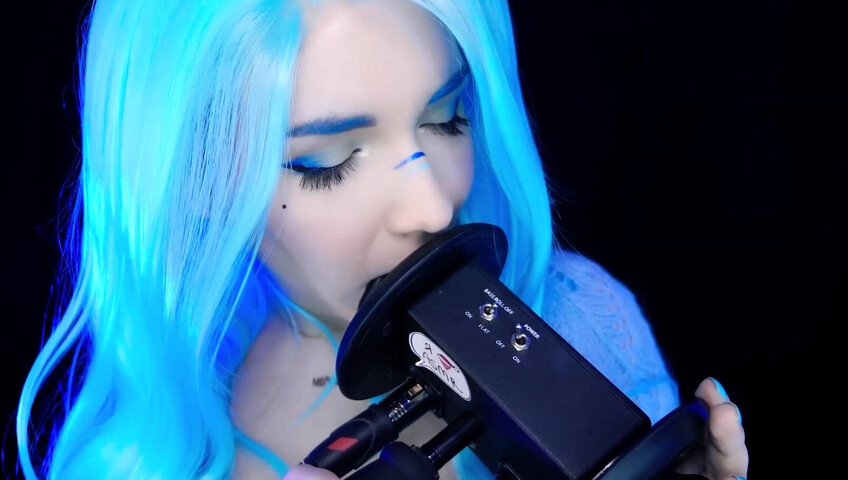 ASMR Kitty Klaw - Licking & Mouth sounds