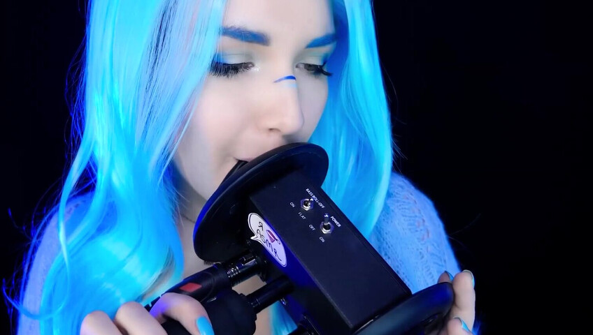 ASMR Kitty Klaw - Licking & Mouth sounds