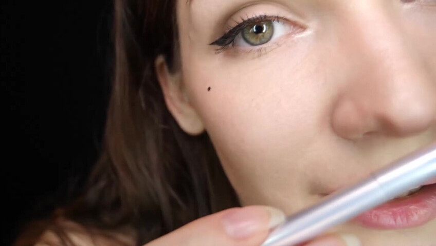 ASMR Kitty Klaw - Relax on a Hot day