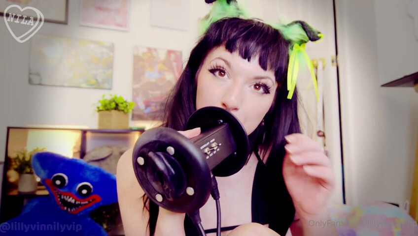 ASMR LillyVinnily - Hot Ear Liking