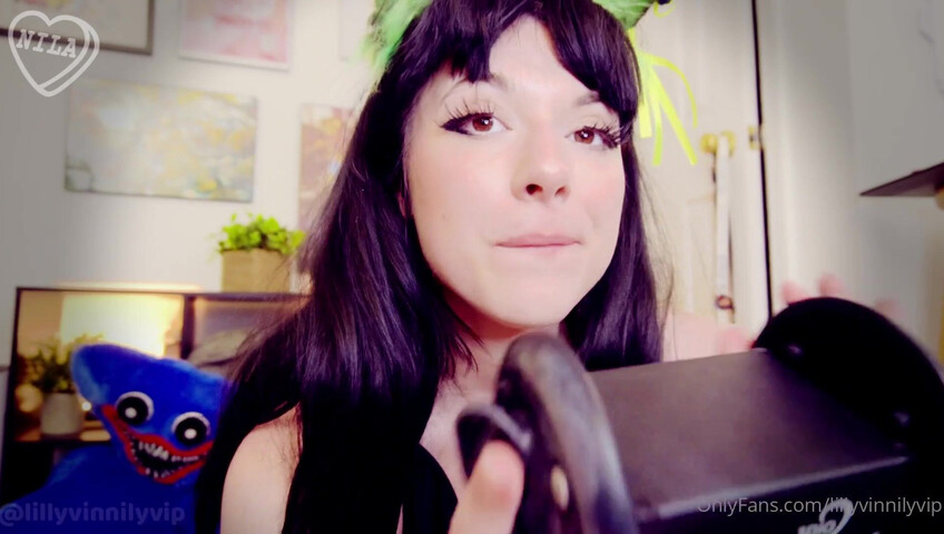 ASMR LillyVinnily - Hot Ear Liking